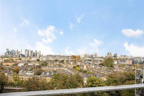 3 bedroom flat for sale, Seren Park Gardens, London SE3