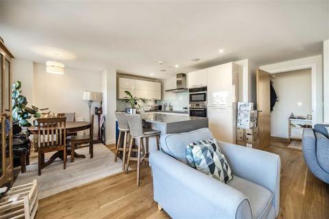 3 bedroom flat for sale, Seren Park Gardens, London SE3