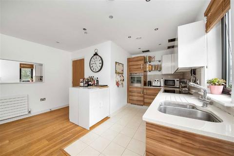 2 bedroom flat for sale, Stratheden Road, London SE3