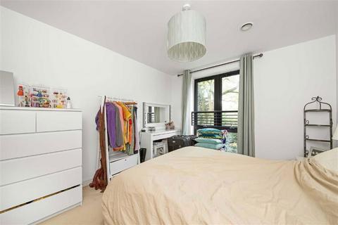 2 bedroom flat for sale, Stratheden Road, London SE3