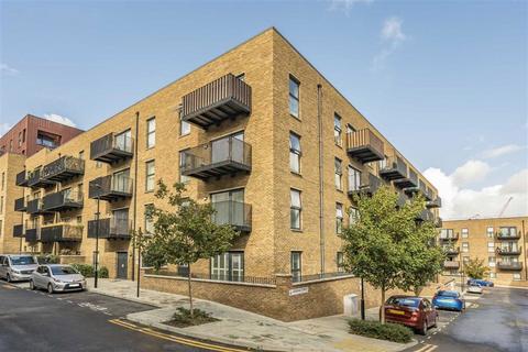 3 bedroom flat for sale, Brumwell Avenue, London SE18