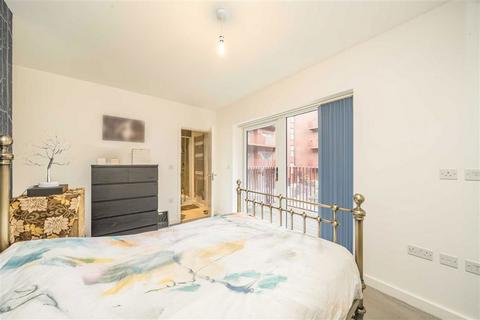 3 bedroom flat for sale, Brumwell Avenue, London SE18