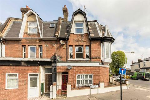 4 bedroom house to rent, Bramshot Avenue, London SE7