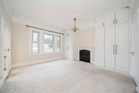 4 bedroom house to rent, Bramshot Avenue, London SE7