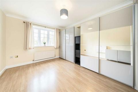 2 bedroom flat to rent, Elizabeth Fry Place, London SE18