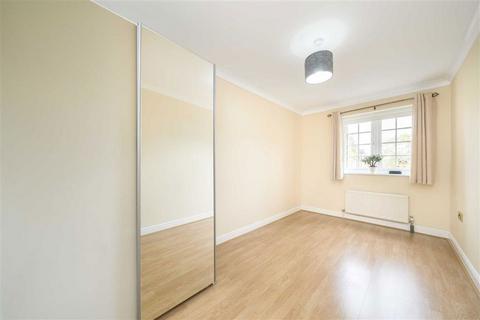 2 bedroom flat to rent, Elizabeth Fry Place, London SE18