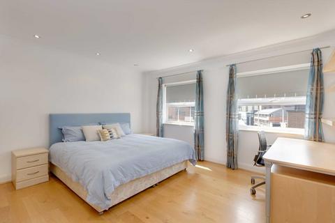 2 bedroom flat for sale, Newton Street, London WC2B