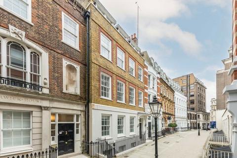 Warwick Court, London WC1R