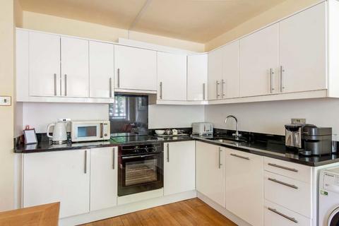 2 bedroom flat for sale, Regent Square, London WC1H