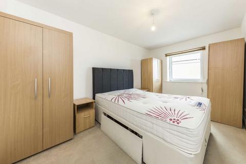 2 bedroom flat to rent, Holland Gardens, Brentford TW8