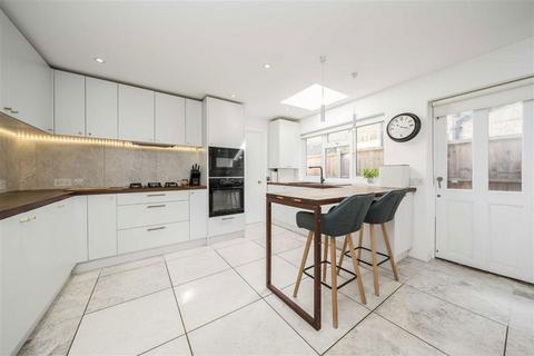 4 bedroom end of terrace house for sale, Inchmery Road, London SE6