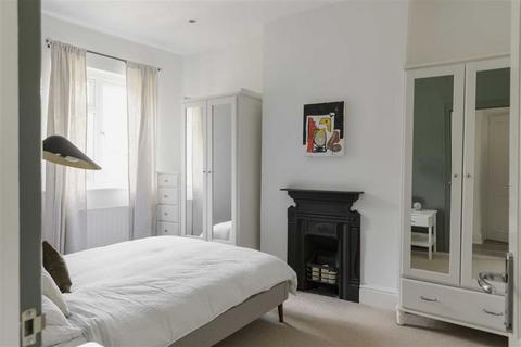 2 bedroom maisonette for sale, Undercliff Road, London SE13