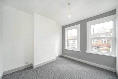 2 bedroom flat for sale, Malyons Road, London SE13