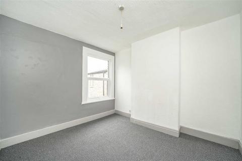 2 bedroom flat for sale, Malyons Road, London SE13