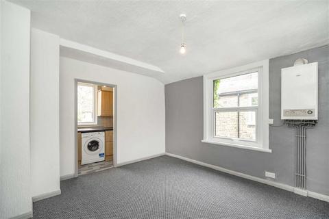 2 bedroom flat for sale, Malyons Road, London SE13