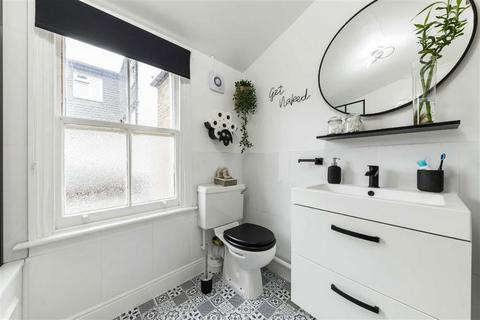 2 bedroom flat for sale, Arngask Road, London SE6