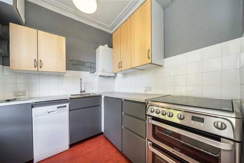 3 bedroom flat for sale, Tressillian Crescent, London SE4