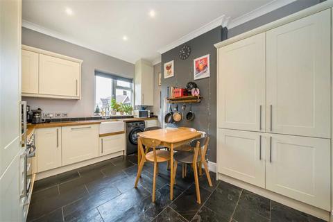 2 bedroom flat for sale, Algiers Road, London SE13