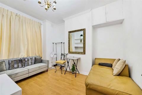 2 bedroom flat for sale, Overcliff Road, London SE13