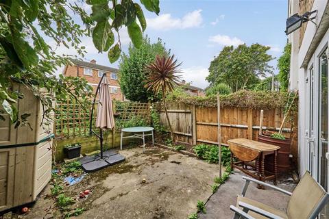 2 bedroom flat for sale, Overcliff Road, London SE13