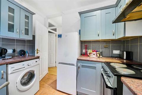 2 bedroom flat for sale, Overcliff Road, London SE13