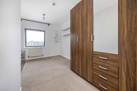 1 bedroom flat to rent, Newport Avenue, London E14