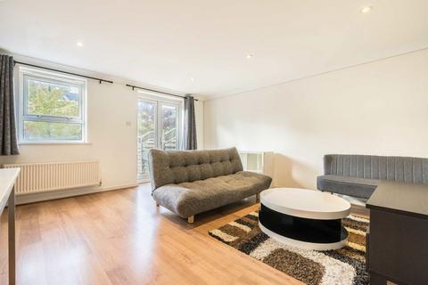 2 bedroom flat to rent, Schooner Close, London E14