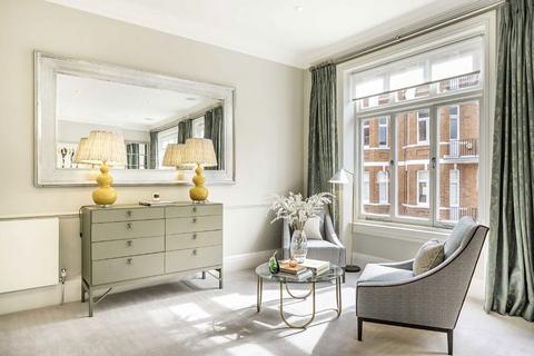 3 bedroom flat for sale, Culford Gardens, London SW3