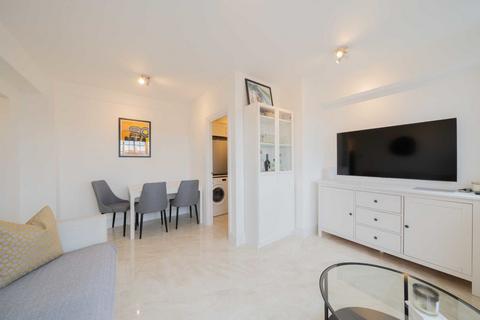 1 bedroom flat for sale, Chelsea Cloisters, London SW3