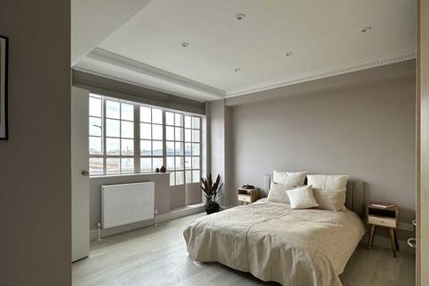 2 bedroom flat for sale, Chelsea Cloisters, London SW3