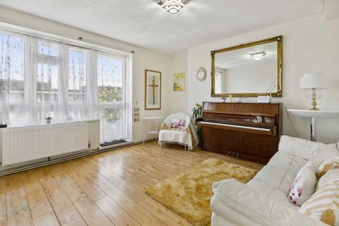 3 bedroom flat for sale, Wiltshire Close, London SW3