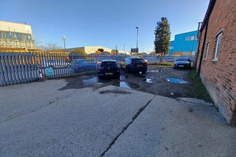 Industrial park to rent, 14 Imperial Way, Croydon CR0