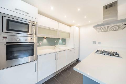 2 bedroom flat to rent, York Road, London SW11