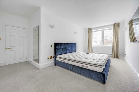 3 bedroom flat to rent, Thames Quay, London SW10