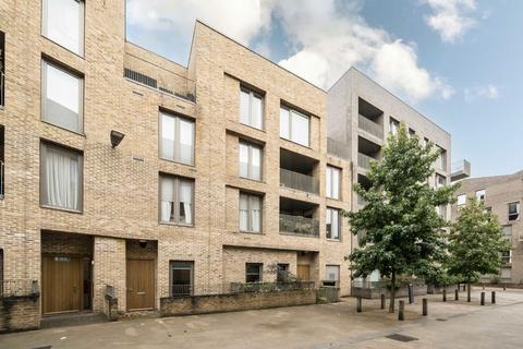 1 bedroom flat for sale, Narrowboat Avenue, Brentford TW8