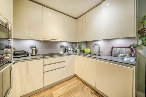 1 bedroom flat for sale, Narrowboat Avenue, Brentford TW8