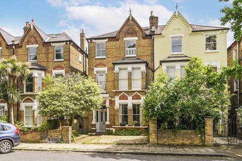 3 bedroom flat for sale, Harvard Road, London W4