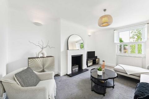 3 bedroom flat for sale, Harvard Road, London W4