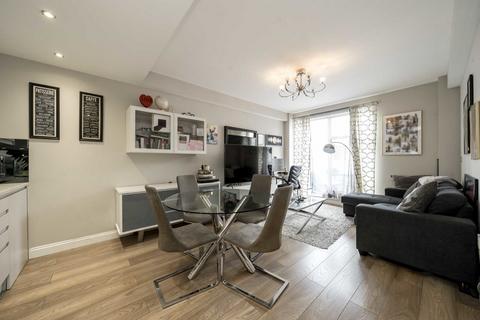 1 bedroom flat for sale, Great West Road, Brentford TW8