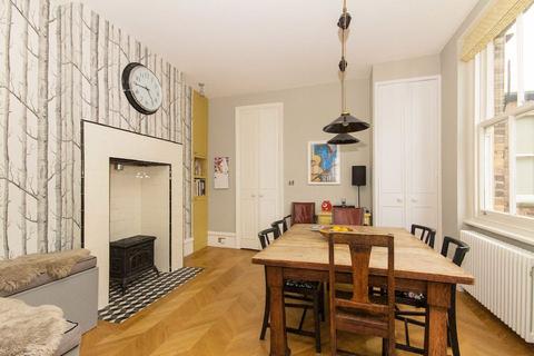 4 bedroom flat for sale, Sutton Court, London W4