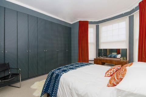 4 bedroom flat for sale, Sutton Court, London W4