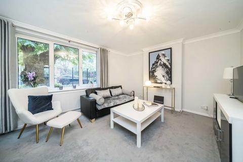 3 bedroom flat for sale, Barrowgate Road, London W4