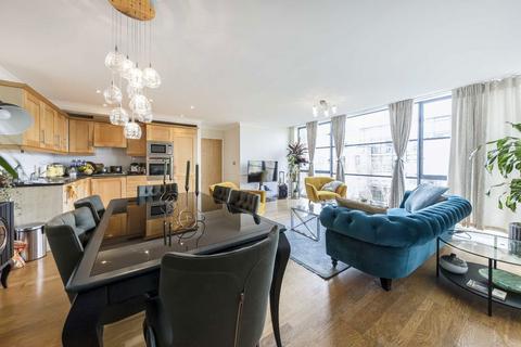 2 bedroom flat for sale, Goat Wharf, Brentford TW8