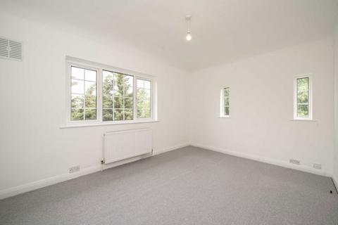 2 bedroom flat for sale, Somerset Road, Brentford TW8