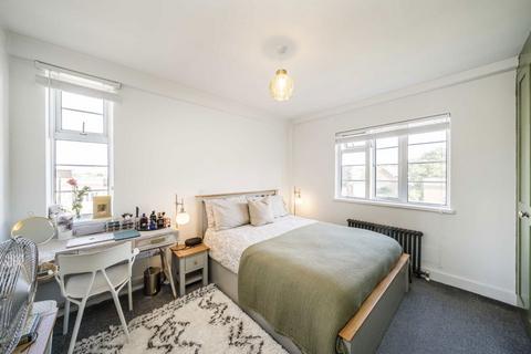 2 bedroom flat for sale, Chiswick Village, London W4