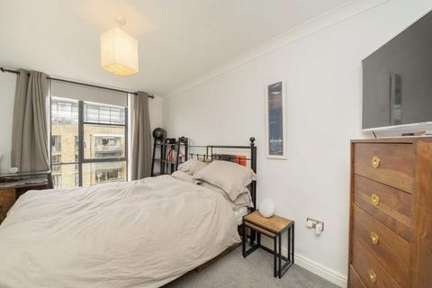 2 bedroom flat for sale, Goat Wharf, Brentford TW8