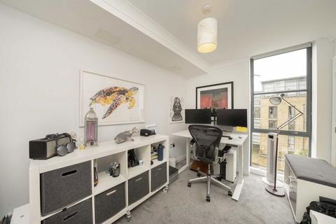 2 bedroom flat for sale, Goat Wharf, Brentford TW8