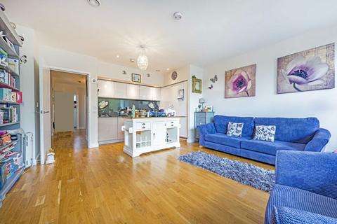 2 bedroom flat for sale, Colonial Drive, London W4