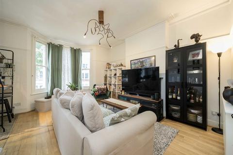 2 bedroom flat for sale, Thorney Hedge Road, London W4