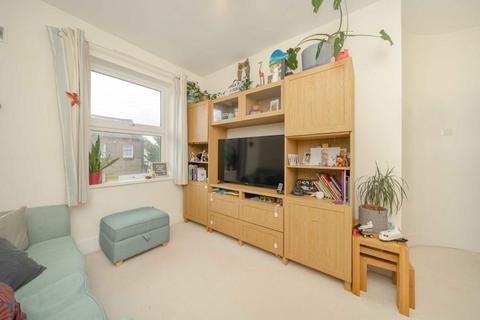 2 bedroom flat for sale, Brook Road South, Brentford TW8